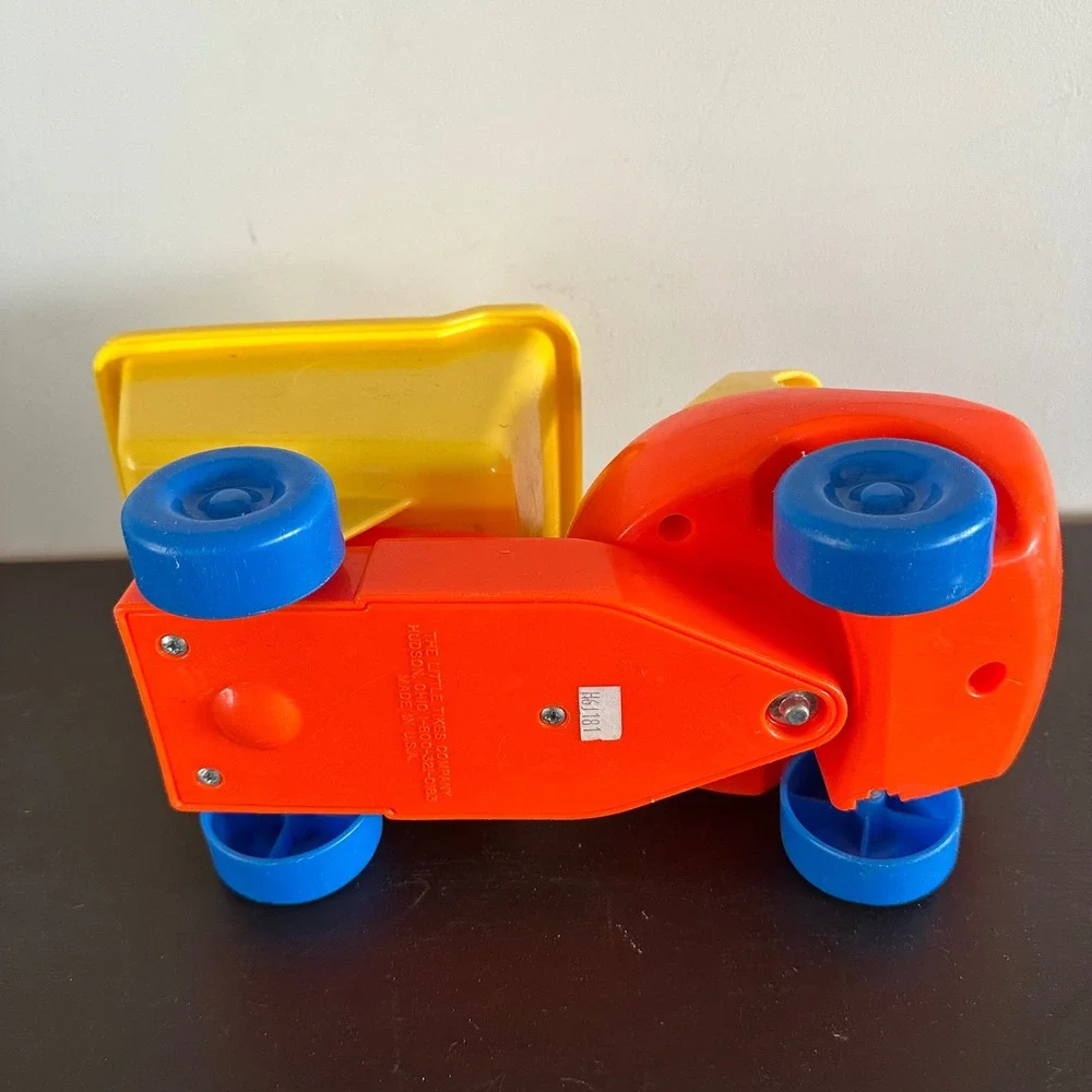 VTG Little Tikes Vintage Dump Truck Toddle Tots Plastic Toy Daycare Classroom